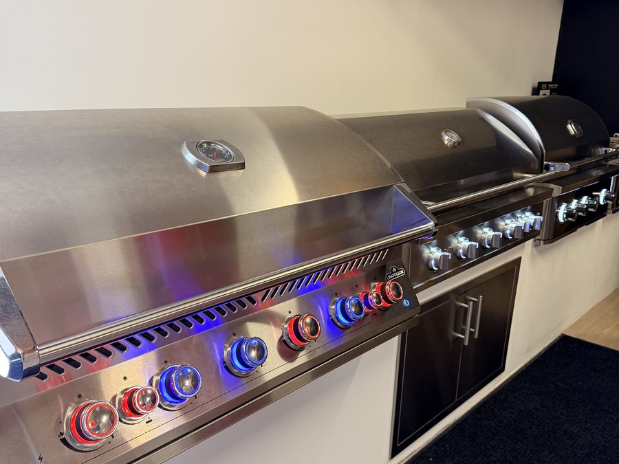 A built-in grill and side burner on the Mesa showroom floor with the control lighting on